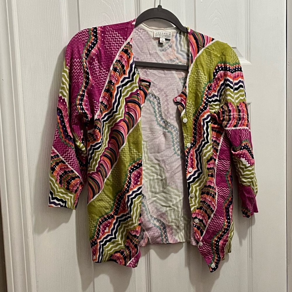 Multicolored sweater quarter length sleeves